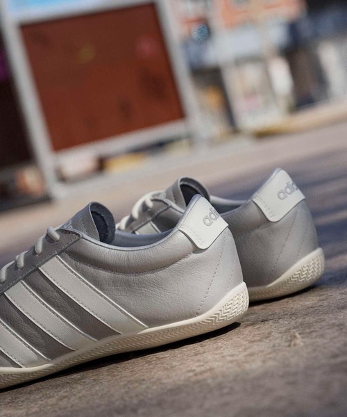 adidas(アディダス)の「グランドコート ロー / Grand Court Lo スニーカー アディダス adidas(スニーカー・レディース・ゴールド/ブラウン/シルバー/ホワイト×レッド/ホワイト×グリーン/ホワイト×ブラック/ブラック/シルバー系その他・22.5cm/23.0cm/23.5cm/24.0cm/24.5cm/25.0cm/25.5cm/26.0cm/26.5cm/27.0cm/27.5cm/28.0cm/22.0cm)」の22枚目の写真