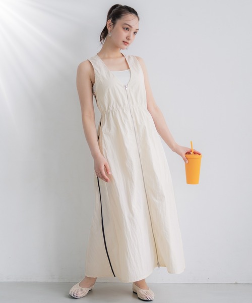 coca（coca）（コカ）の「ナイロンワッシャーサイドラインドレス 撥水（ワンピース・レディース・ホワイト/ブラック・L/M）」の2枚目の写真