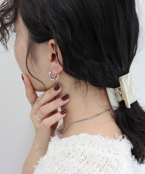 fredy emue(フレディエミュ)の「ウェーブミニリングワンタッチピアス(ピアス(両耳用)・レディース・シルバー/ゴールド・FREE)」の8枚目の写真