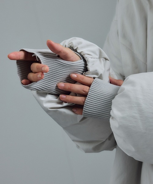 SALON adam et rope'（サロン アダム エ ロペ）の「[GREENDOWN（グリーンダウン）]撥水加工スタンドカラーダウンジャケット 2（ダウンジャケット/コート・レディース・オフホワイト/ブラック/グリーン系その他/ベージュ・FREE）」の11枚目の写真