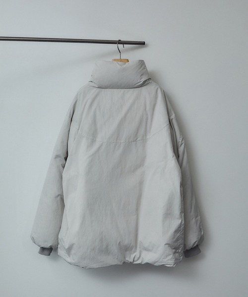 SALON adam et rope'（サロン アダム エ ロペ）の「[GREENDOWN（グリーンダウン）]撥水加工スタンドカラーダウンジャケット 2（ダウンジャケット/コート・レディース・オフホワイト/ブラック/グリーン系その他/ベージュ・FREE）」の15枚目の写真