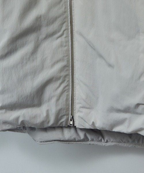 SALON adam et rope'（サロン アダム エ ロペ）の「[GREENDOWN（グリーンダウン）]撥水加工スタンドカラーダウンジャケット 2（ダウンジャケット/コート・レディース・オフホワイト/ブラック/グリーン系その他/ベージュ・FREE）」の18枚目の写真