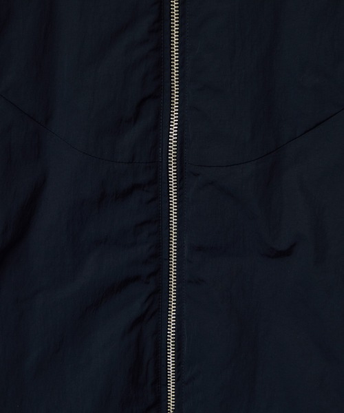 SALON adam et rope'（サロン アダム エ ロペ）の「[GREENDOWN（グリーンダウン）]撥水加工スタンドカラーダウンジャケット 2（ダウンジャケット/コート・レディース・オフホワイト/ブラック/グリーン系その他/ベージュ・FREE）」の21枚目の写真