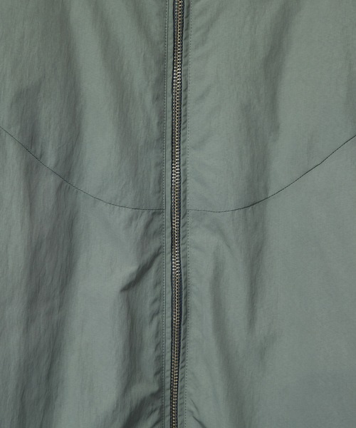 SALON adam et rope'（サロン アダム エ ロペ）の「[GREENDOWN（グリーンダウン）]撥水加工スタンドカラーダウンジャケット 2（ダウンジャケット/コート・レディース・オフホワイト/ブラック/グリーン系その他/ベージュ・FREE）」の22枚目の写真