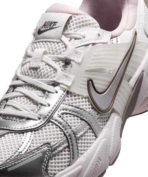 美品　Nike ナイキ V2K ラン ウィメンズシューズ ナイキ V2K ラン ウィメンズシューズ / Nike V2K Run Women's