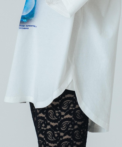 OKIRAKU（オキラク）の「(OKIRAKU×ROSEBUD)GRAPHIC BIG TEE（Tシャツ/カットソー・レディース・ホワイト/ブラック・ONE SIZE）」の5枚目の写真