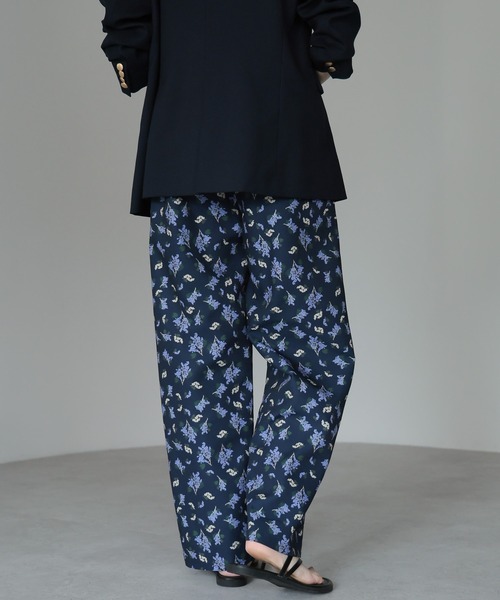 セール】【2025 AW】ミモザ柄プリントパンツ（その他パンツ）｜amini