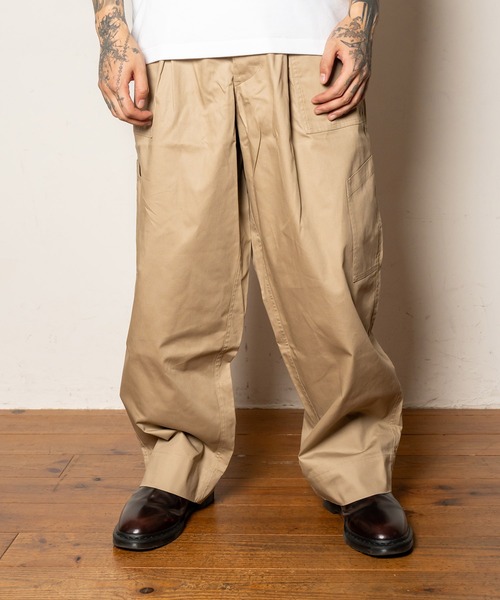 Subciety(サブサエティ)の「US.AIR FORCE tuck baker pants(カーゴパンツ・メンズ・ブラック/グリーン/ベージュ/ネイビー・マルチサイズ)」の2枚目の写真