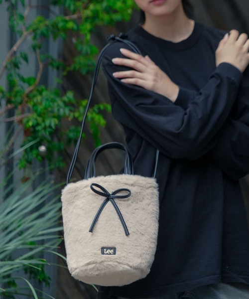 Lee（リー）の「【Lee/リー】フェイクファー巾着バッグ（ショルダーバッグ・レディース・ベージュ/ブラック/ボルドー/杢グレー・FREE）」の4枚目の写真