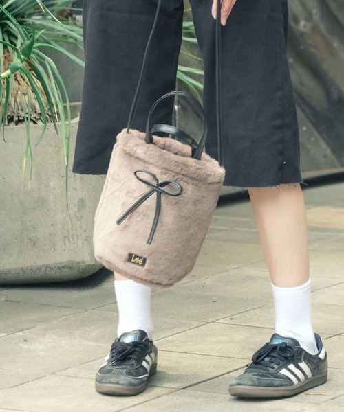 Lee（リー）の「【Lee/リー】フェイクファー巾着バッグ（ショルダーバッグ・レディース・ベージュ/ブラック/ボルドー/杢グレー・FREE）」の3枚目の写真