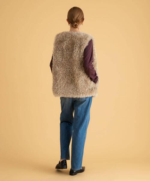 URBAN RESEARCH Sonny Label（アーバンリサーチサニーレーベル）の「カーリーフェイクファーベスト（その他アウター・レディース・ベージュ/グレー系その他・FREE）」の20枚目の写真