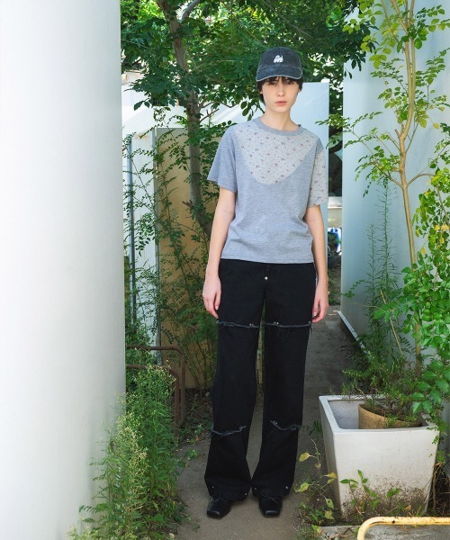 soduk(スドーク)の「flower t-shirt(Tシャツ/カットソー・レディース・グレー/ブラック/ホワイト・ONE SIZE)」の3枚目の写真
