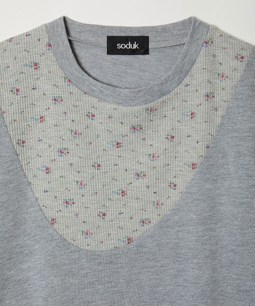 soduk(スドーク)の「flower t-shirt(Tシャツ/カットソー・レディース・グレー/ブラック/ホワイト・ONE SIZE)」の6枚目の写真