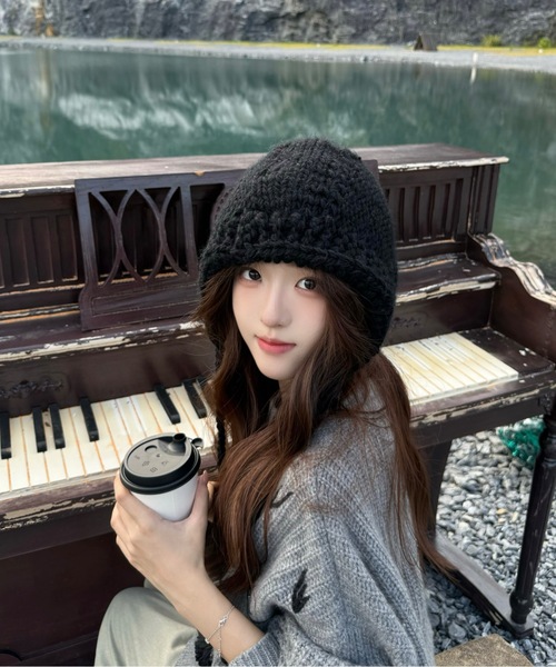 Burner(バーナー)の「【CHI SELECT】ふんわりポンポン くまロゴ耳当て イヤーマフ chi-bosi-2-15(ニットキャップ/ビーニー・レディース・ブラック/アイボリー/サックスブルー・FREE)」の2枚目の写真