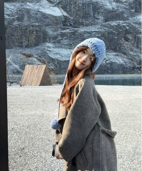 Burner(バーナー)の「【CHI SELECT】ふんわりポンポン くまロゴ耳当て イヤーマフ chi-bosi-2-15(ニットキャップ/ビーニー・レディース・ブラック/アイボリー/サックスブルー・FREE)」の4枚目の写真