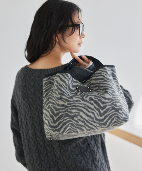 BARNYARDSTORM(バンヤードストーム)の「BARNYARDSTORM / キレイめ起毛ハンドルトート【WEB限定カラー】(トートバッグ・レディース・チャコールグレー/その他4/キャメル/その他5・FREE)」の4枚目の写真