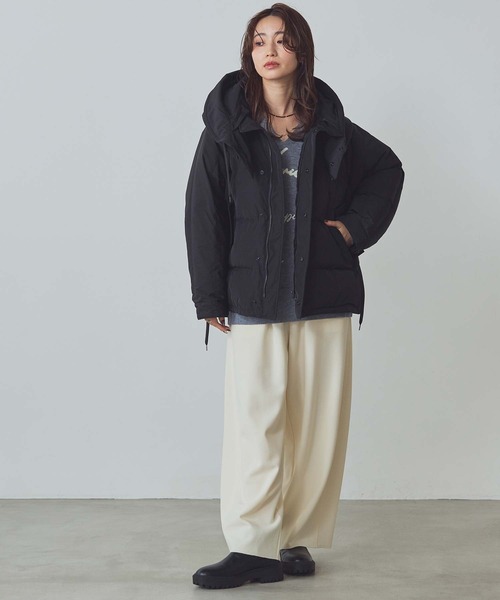 Gready Brilliant（グレディブリリアン）の「ドルマンフードダウン（ダウンジャケット/コート・レディース・ブラック/アイボリー・38）」の6枚目の写真