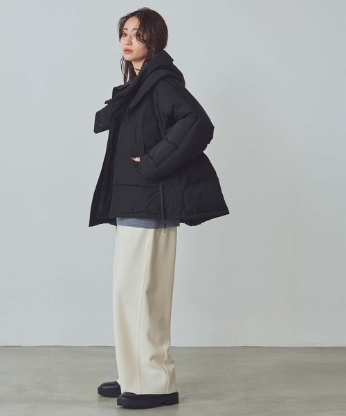 Gready Brilliant（グレディブリリアン）の「ドルマンフードダウン（ダウンジャケット/コート・レディース・ブラック/アイボリー・38）」の4枚目の写真