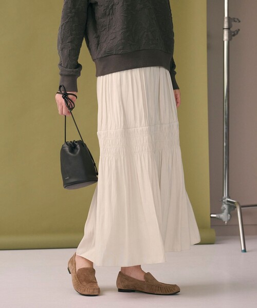 BEAUTY&YOUTH UNITED ARROWS（ビューティーアンドユースユナイテッドアローズ）の「【WEB限定】シャーリング キリカエ フレアスカート（スカート・レディース・オフホワイト/ネイビー/ライム・FREE）」の2枚目の写真