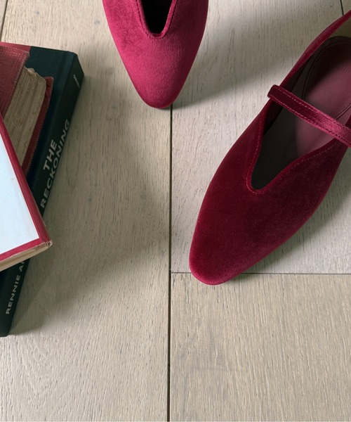 on:nue（オンニュ）の「【on:nue】[4色展開/5サイズ展開] ベルトデザインベロアフラットパンプス（バレエシューズ・レディース・ブラウン/レッド系その他/ブラック/オリーブ・23.0cm/23.5cm/24.0cm/24.5cm/25.0cm）」の12枚目の写真