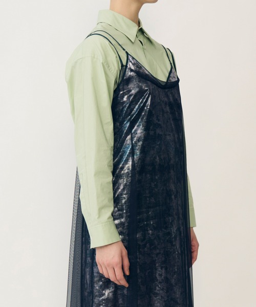 IRENENNE(アイレネ)の「バックボタンディテールシャツ / Back-Button Detail Shirt(シャツ/ブラウス・レディース・ボルドー/ライトグリーン・38/36)」の5枚目の写真