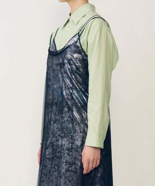 IRENENNE(アイレネ)の「バックボタンディテールシャツ / Back-Button Detail Shirt(シャツ/ブラウス・レディース・ボルドー/ライトグリーン・38/36)」の4枚目の写真