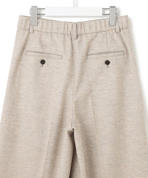 23区 S(ニジュウサンクチイサイサイズ)の「ラメミックスツイード クロップド パンツ(その他パンツ・レディース・ブラック系3/グレー系3/ベージュ系3・34/30/32)」の20枚目の写真