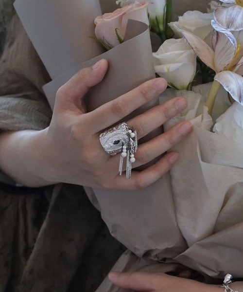 Vipoa（ヴィポア）の「Silver tassel ring（リング・レディース・シルバー・FREE）」の2枚目の写真