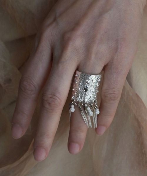 Vipoa（ヴィポア）の「Silver tassel ring（リング・レディース・シルバー・FREE）」の4枚目の写真