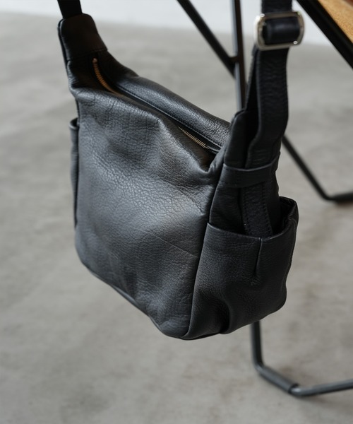 A_W(アウ)の「MILITALY SHOULDER S ショルダーバッグ メンズ 革 レザー AB-012(ショルダーバッグ・メンズ・ブラック/ブラウン・FREE)」の5枚目の写真