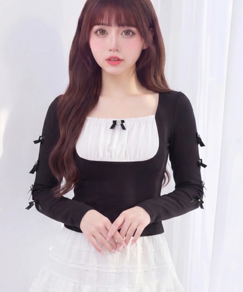 Suyunn(スユン)の「リボン&ビジュー付き袖開き配色カットソープルオーバー(Tシャツ/カットソー・レディース・ピンク/ブラック・M)」の1枚目の写真