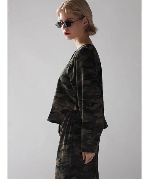 :ETHROF(イーサオブ)の「CAMOUFLAGE FRONT CURVE LONG SLEEVE TOPS(Tシャツ/カットソー・レディース・カーキ/グレー・FREE)」の18枚目の写真