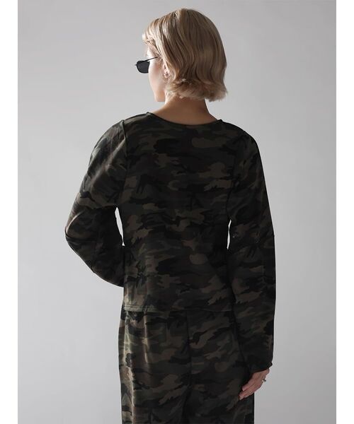 :ETHROF(イーサオブ)の「CAMOUFLAGE FRONT CURVE LONG SLEEVE TOPS(Tシャツ/カットソー・レディース・カーキ/グレー・FREE)」の19枚目の写真