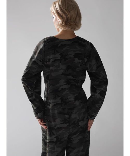 :ETHROF(イーサオブ)の「CAMOUFLAGE FRONT CURVE LONG SLEEVE TOPS(Tシャツ/カットソー・レディース・カーキ/グレー・FREE)」の12枚目の写真