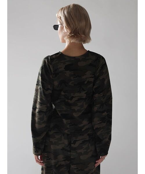 :ETHROF(イーサオブ)の「CAMOUFLAGE FRONT CURVE LONG SLEEVE TOPS(Tシャツ/カットソー・レディース・カーキ/グレー・FREE)」の17枚目の写真