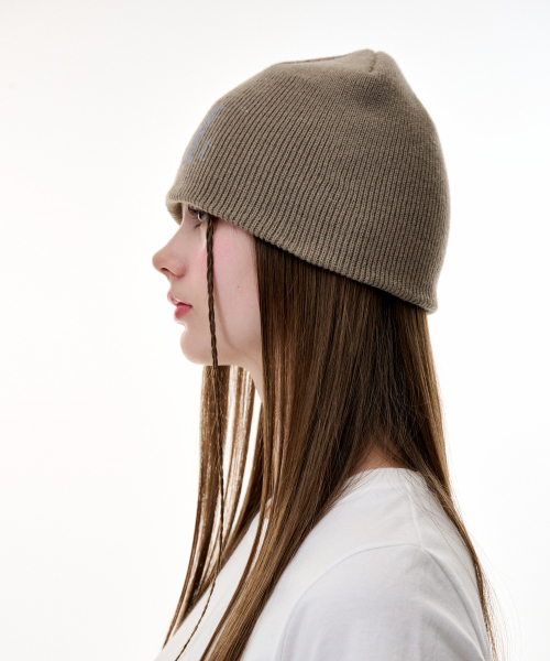 MUCENT(ムセント)の「シグニチャービーニー (4カラー)(ニットキャップ/ビーニー・レディース・Beige/ブラック/アイボリー/グレー・FREE)」の9枚目の写真