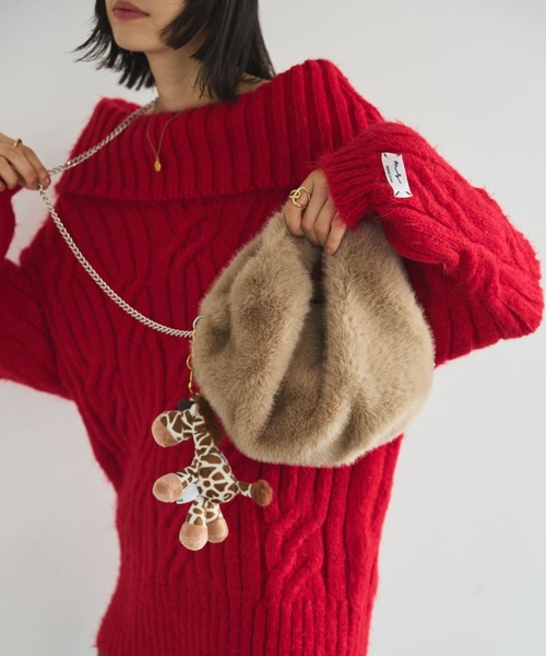 MIRROR STOKE（ミラーストーク）の「【ZOZO限定】FUR ROUND BAG/ファーラウンドバッグ（チェーン付）（ショルダーバッグ・レディース・ベージュ/グリーン・FREE）」の3枚目の写真