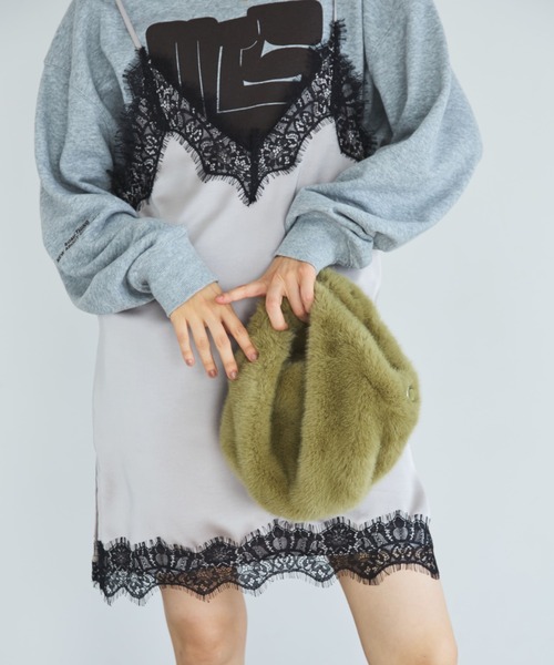 MIRROR STOKE（ミラーストーク）の「【ZOZO限定】FUR ROUND BAG/ファーラウンドバッグ（チェーン付）（ショルダーバッグ・レディース・ベージュ/グリーン・FREE）」の18枚目の写真