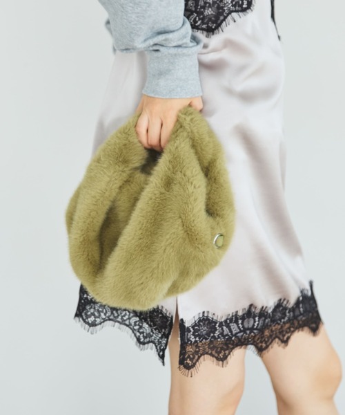 MIRROR STOKE（ミラーストーク）の「【ZOZO限定】FUR ROUND BAG/ファーラウンドバッグ（チェーン付）（ショルダーバッグ・レディース・ベージュ/グリーン・FREE）」の21枚目の写真