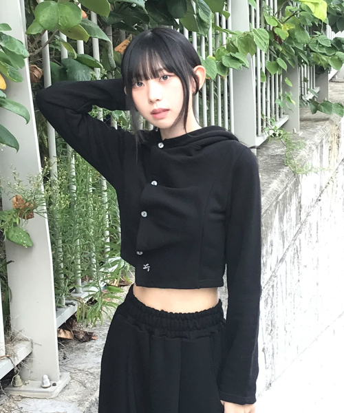 SLEEKGLOW（スリック グロウ）の「スモールロゴサイドボタンシャーリングフードトップ[ブラック]（パーカー・レディース・その他・FREE）」の15枚目の写真