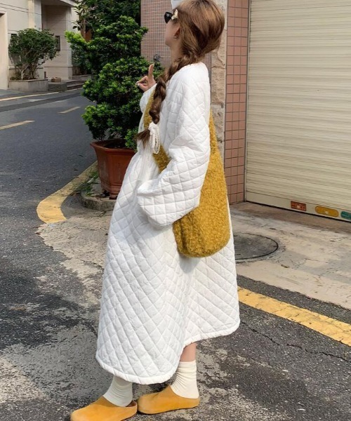 semplice(センプリチェ)の「ダイヤ柄バルーンスリーブロングワンピース(ワンピース・レディース・ホワイト/ブラック・F)」の8枚目の写真