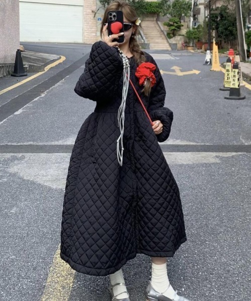 semplice(センプリチェ)の「ダイヤ柄バルーンスリーブロングワンピース(ワンピース・レディース・ホワイト/ブラック・F)」の15枚目の写真