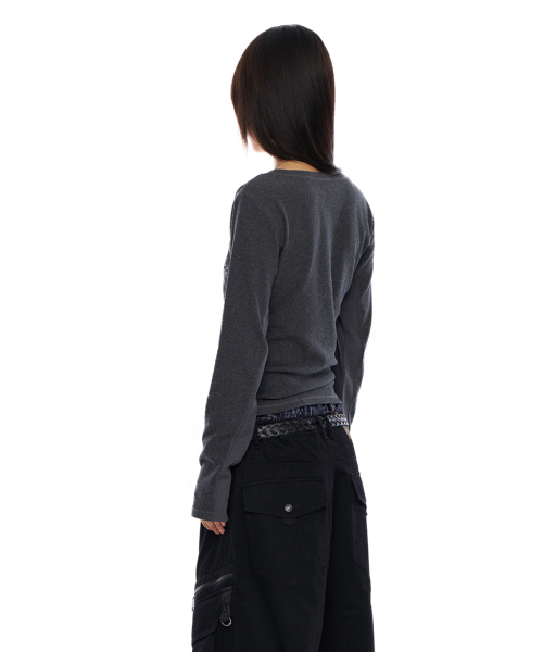 AAKAM（アーカム）の「Side Eyelet Long Sleeve (Dark Gray)（Tシャツ/カットソー・レディース・その他・1/2）」の5枚目の写真