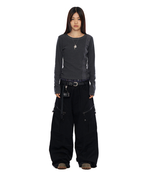 AAKAM（アーカム）の「Side Eyelet Long Sleeve (Dark Gray)（Tシャツ/カットソー・レディース・その他・1/2）」の7枚目の写真