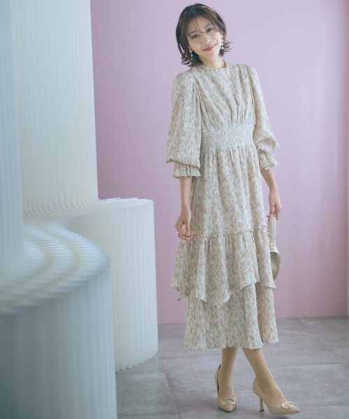 marun（マルン）の「＜大きいサイズ＞楊柳フラワープリントプリーツ重ねワンピース marun（ワンピース・レディース・ベージュ/ブラック・4L/3L/LL/L/5L）」の7枚目の写真