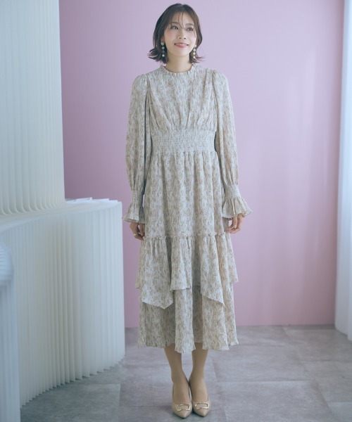 marun（マルン）の「＜大きいサイズ＞楊柳フラワープリントプリーツ重ねワンピース marun（ワンピース・レディース・ベージュ/ブラック・4L/3L/LL/L/5L）」の11枚目の写真