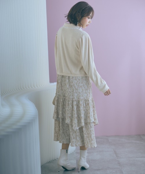 marun（マルン）の「＜大きいサイズ＞楊柳フラワープリントプリーツ重ねワンピース marun（ワンピース・レディース・ベージュ/ブラック・4L/3L/LL/L/5L）」の15枚目の写真
