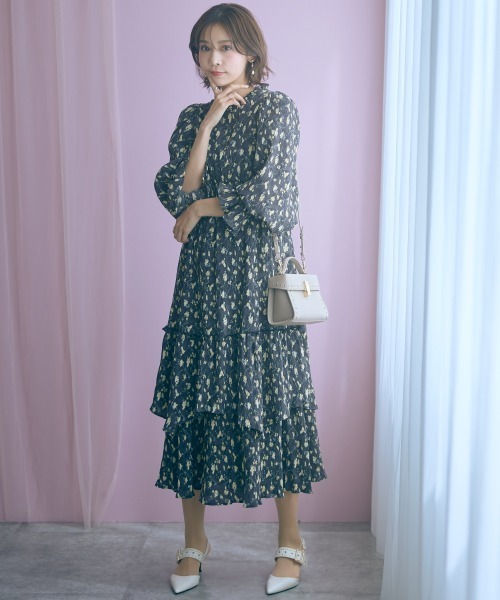 marun（マルン）の「＜大きいサイズ＞楊柳フラワープリントプリーツ重ねワンピース marun（ワンピース・レディース・ベージュ/ブラック・4L/3L/LL/L/5L）」の19枚目の写真