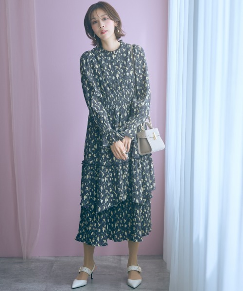 marun（マルン）の「＜大きいサイズ＞楊柳フラワープリントプリーツ重ねワンピース marun（ワンピース・レディース・ベージュ/ブラック・4L/3L/LL/L/5L）」の21枚目の写真