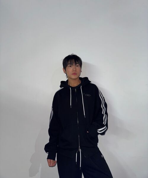 BORN TO WIN（ボーントゥウィン）の「CHROME B TRACK LINE HOODIE ZIP-UP [BLACK]（ジャージ・メンズ・その他・1/2/3）」の3枚目の写真